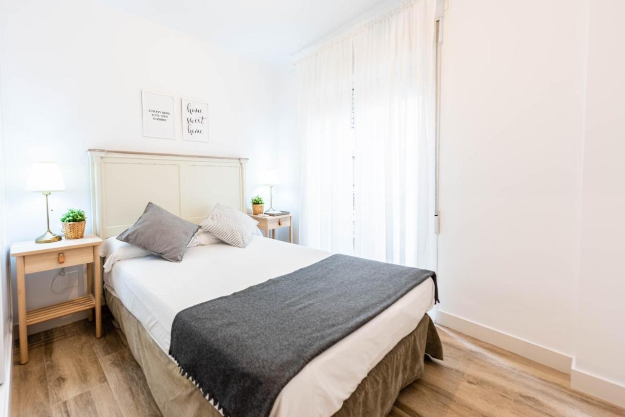 Apartamentos Toboso Plaza Нерха Екстер'єр фото A bedroom