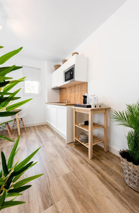 Apartamentos Toboso Plaza Нерха Екстер'єр фото A small kitchen