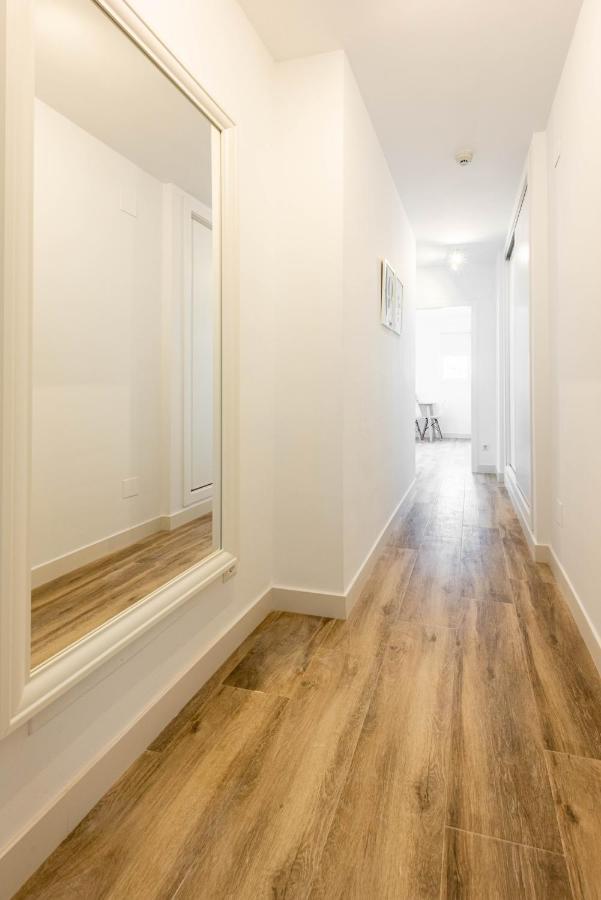 Apartamentos Toboso Plaza Нерха Екстер'єр фото A hallway