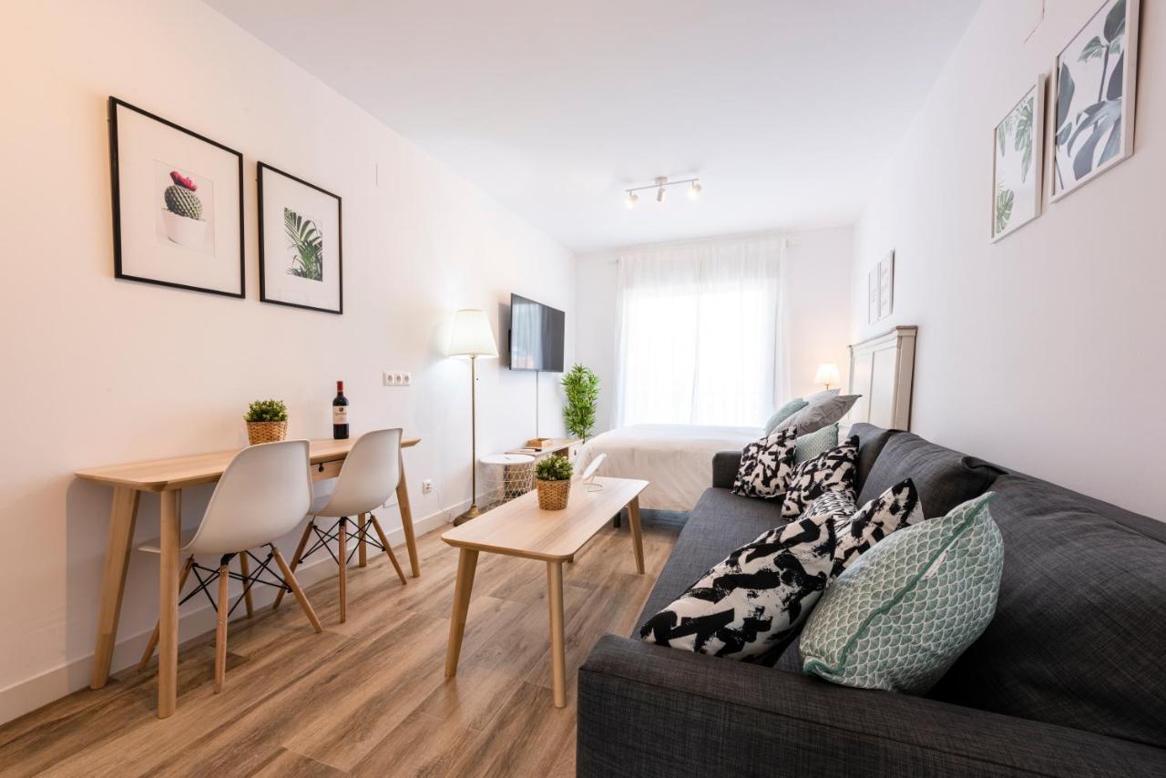 Apartamentos Toboso Plaza Нерха Екстер'єр фото A staged living room