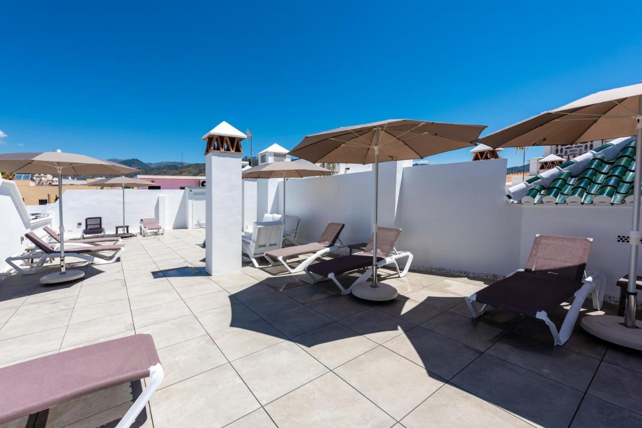 Apartamentos Toboso Plaza Нерха Екстер'єр фото Rooftop pool at the Hotel