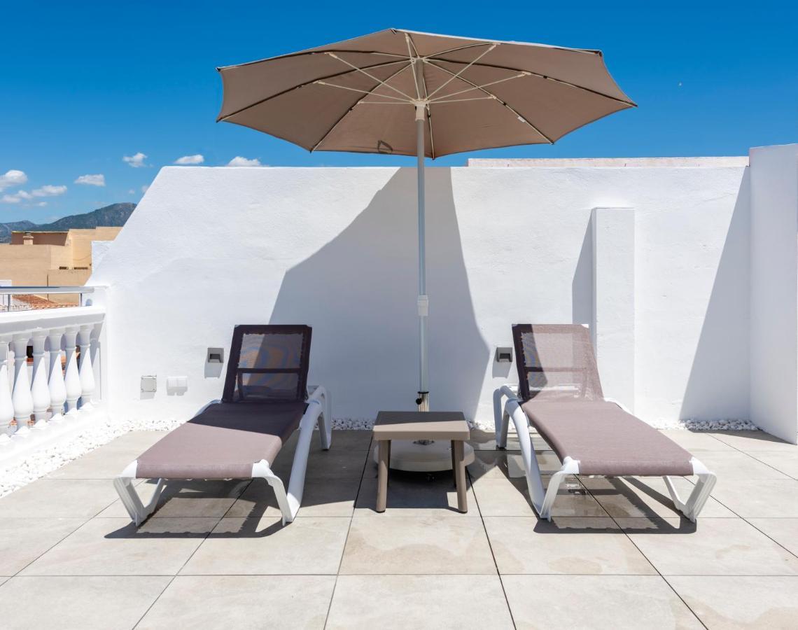 Apartamentos Toboso Plaza Нерха Екстер'єр фото A patio umbrella